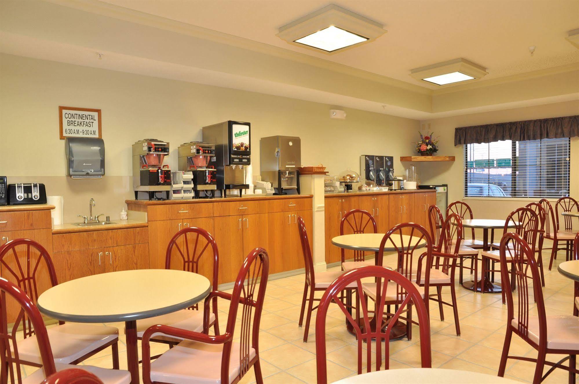 La Quinta By Wyndham Wichita Airport Otel Dış mekan fotoğraf